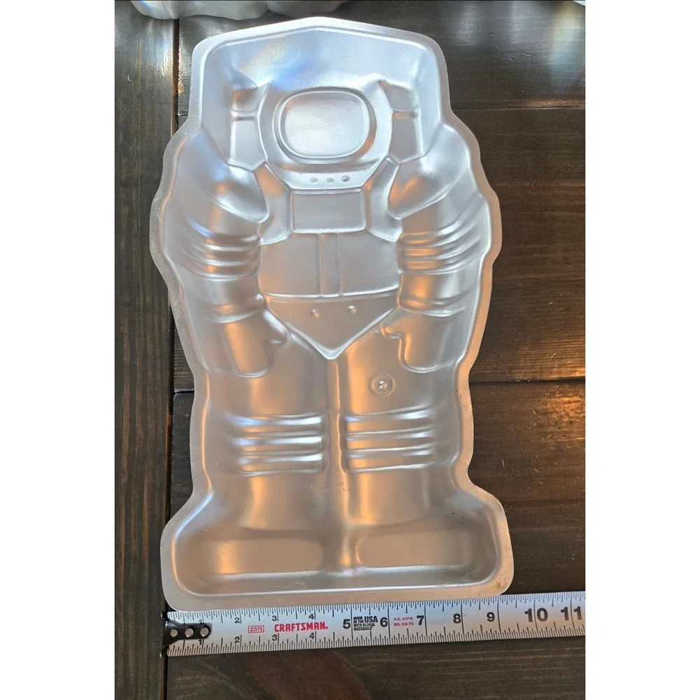 Wilton Astronaut Spaceman Cake Pan‎ Vintage 1978 Aluminum Mold 502-2098 Silver